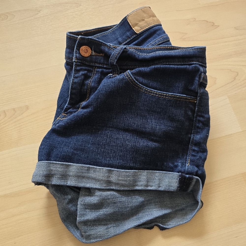 Abercrombie And Fitch Low Rise Shorts Size 6